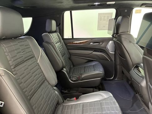 Used 2024 Cadillac Escalade ESV Sport Platinum w/ LPO, ONYX Package AWD/4WD image 16