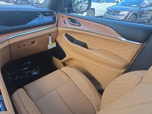 New 2025 Jeep Grand Cherokee L Summit AWD/4WD image 18
