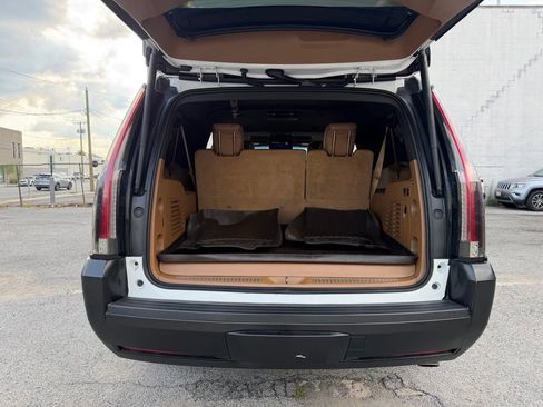 Used 2017 Cadillac Escalade ESV Platinum AWD/4WD image 6