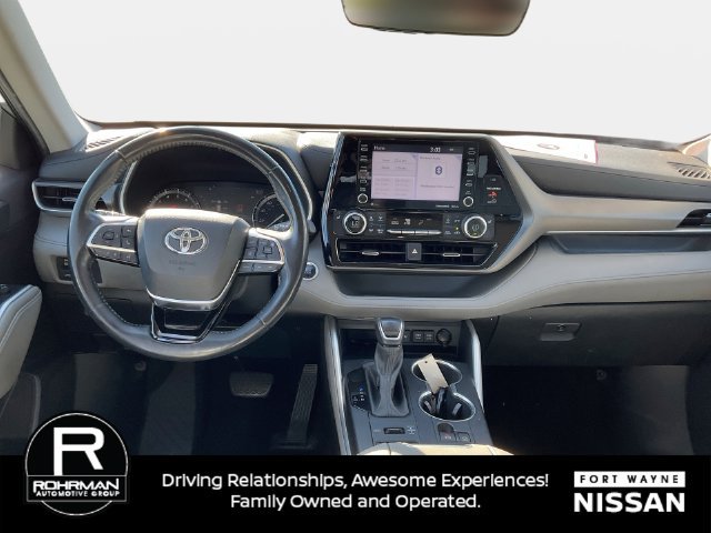 Used 2021 Toyota Highlander XLE AWD/4WD image 13