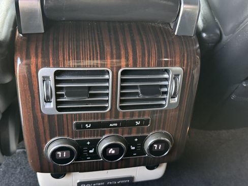 Used 2015 Land Rover Range Rover HSE image 28