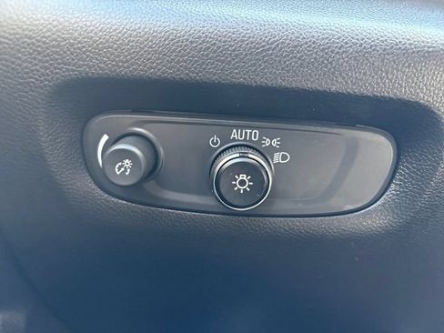 Used 2023 Chevrolet Traverse LT FWD image 10