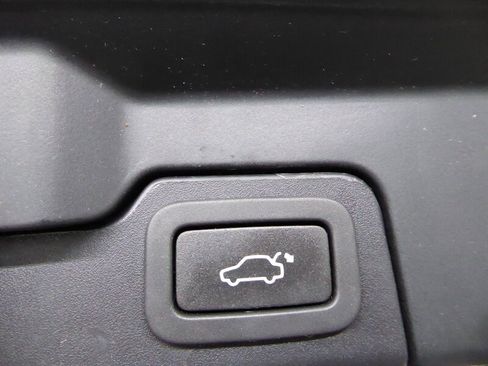 Used 2016 Land Rover Range Rover Evoque SE image 35