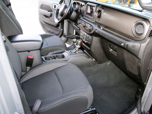 Used 2022 Jeep Wrangler Unlimited Sport image 14