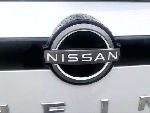 Certified 2025 Nissan Pathfinder SL w/ SL Premium Package image 30