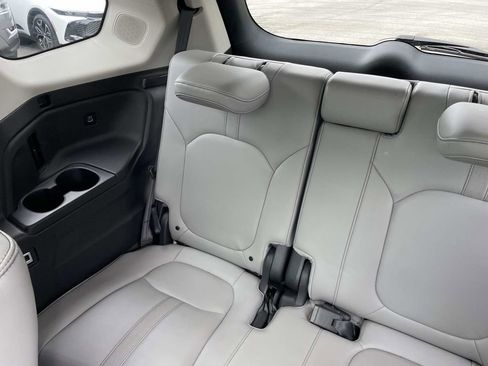 Used 2023 Honda Pilot Touring image 12