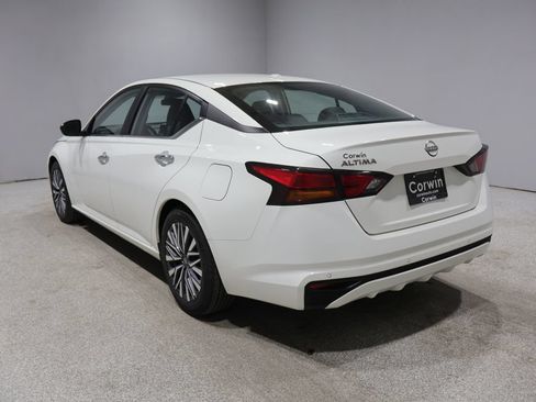 Used 2025 Nissan Altima 2.5 SV FWD image 5