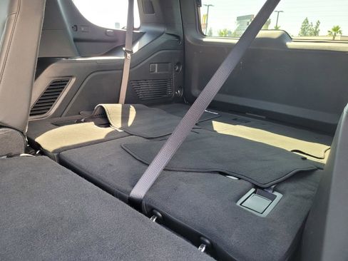 Used 2025 Chevrolet Tahoe LT AWD/4WD image 12