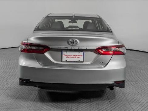 Used 2021 Toyota Camry LE FWD image 5