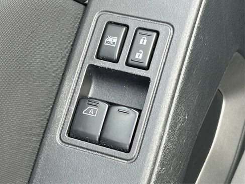 Used 2023 Nissan Frontier SV w/ Technology Package image 37