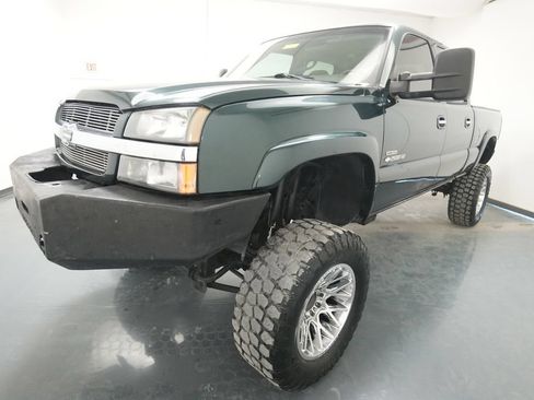 Used 2004 Chevrolet Silverado 2500 LS w/ Skid Plate Package AWD/4WD image 3