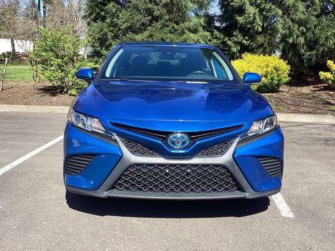 Used 2020 Toyota Camry SE w/ Sunroof Package image 17