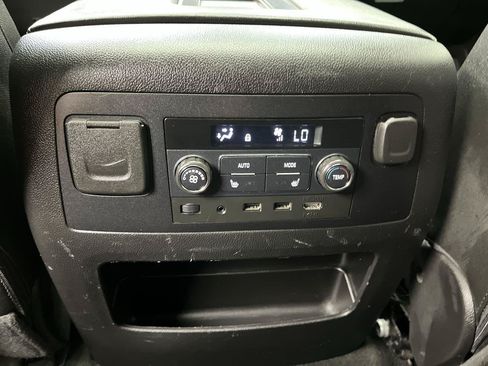 Used 2018 GMC Yukon XL SLT w/ Open Road Package AWD/4WD image 15