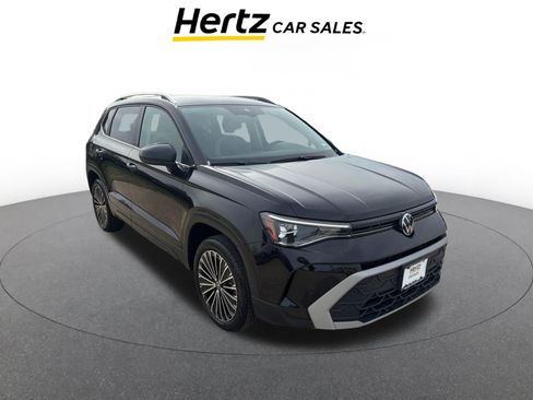 Used 2025 Volkswagen Taos SE image 1