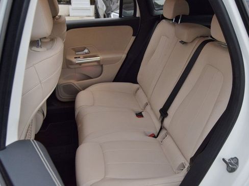 Used 2021 Mercedes-Benz GLA 250 4MATIC image 35