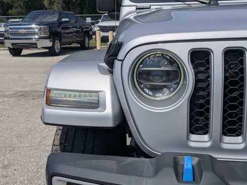 Used 2022 Jeep Wrangler Unlimited Sahara AWD/4WD image 10
