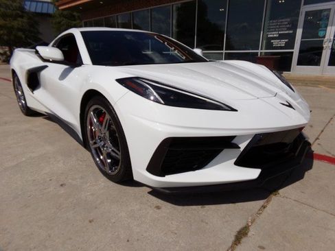 Used 2022 Chevrolet Corvette Stingray Preferred Cpe w/ Z51 Performance Package RWD image 3