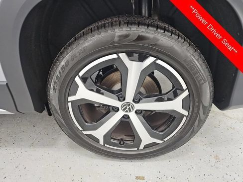 Used 2025 Volkswagen Tiguan SE AWD/4WD image 10