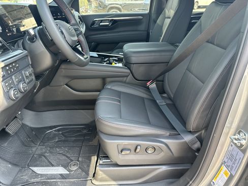 New 2026 Chevrolet Suburban RST w/ RST Capability Package AWD/4WD image 9