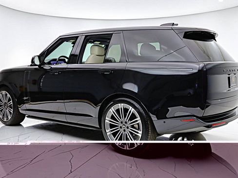 Used 2025 Land Rover Range Rover SE AWD/4WD image 9