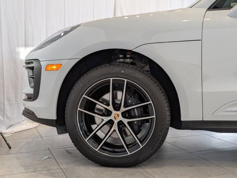 Used 2025 Porsche Macan image 11