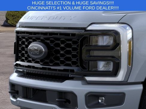 New 2026 Ford F250 Lariat w/ Black Appearance Package AWD/4WD image 17