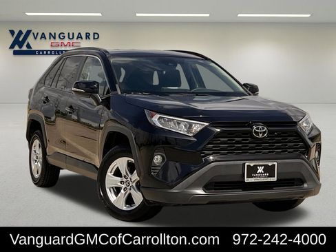 Used 2020 Toyota RAV4 XLE FWD image 1