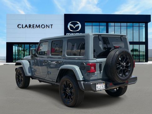 Used 2024 Jeep Wrangler Unlimited Sahara w/ Technology Group AWD/4WD image 6