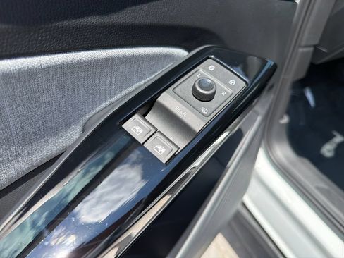 Certified 2025 Volkswagen ID.4 Pro AWD/4WD image 13