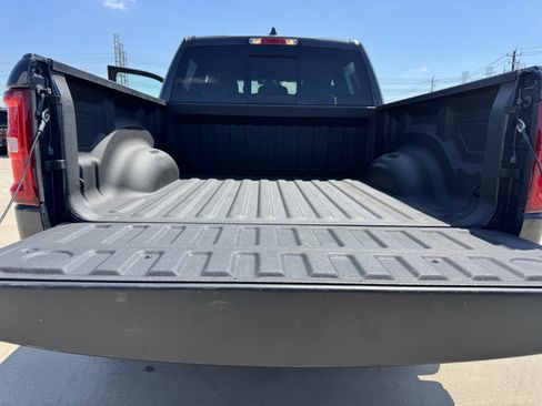 Used 2025 RAM 1500 Big Horn AWD/4WD image 32