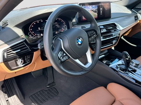 Used 2023 BMW 530e w/ Premium Package RWD image 9