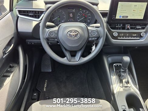 Used 2025 Toyota Corolla LE FWD image 11