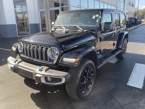 Used 2024 Jeep Wrangler Unlimited Sahara w/ Technology Group image 4