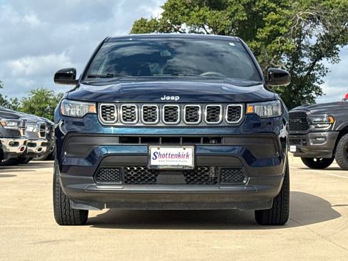 Used 2024 Jeep Compass Sport AWD/4WD image 2