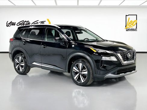 Used 2023 Nissan Rogue SL w/ SL Premium Package image 3