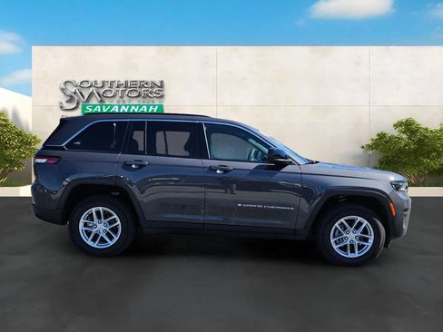 Used 2025 Jeep Grand Cherokee Laredo X AWD/4WD image 6