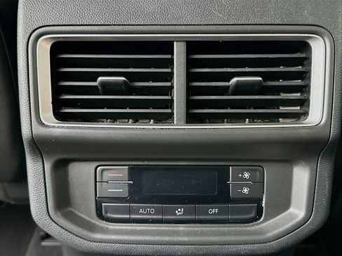 Used 2024 Volkswagen Atlas SE image 27