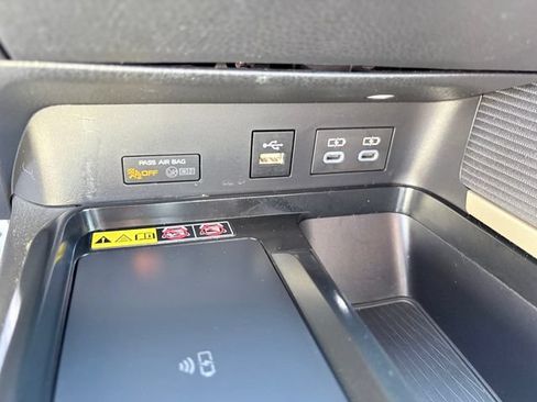 Used 2025 Toyota Camry SE FWD image 18