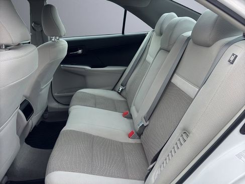 Used 2014 Toyota Camry LE image 23