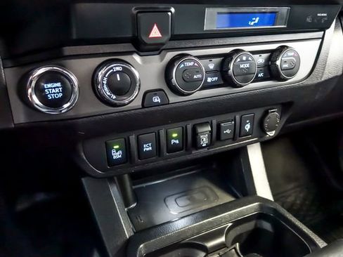 Used 2021 Toyota Tacoma TRD Sport w/ Technology Package AWD/4WD image 22