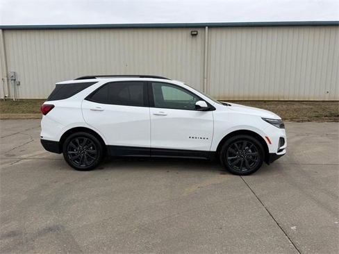 Used 2022 Chevrolet Equinox RS image 2