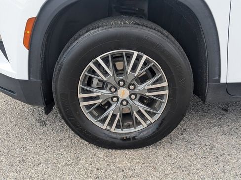 Used 2024 Chevrolet Traverse LT image 25