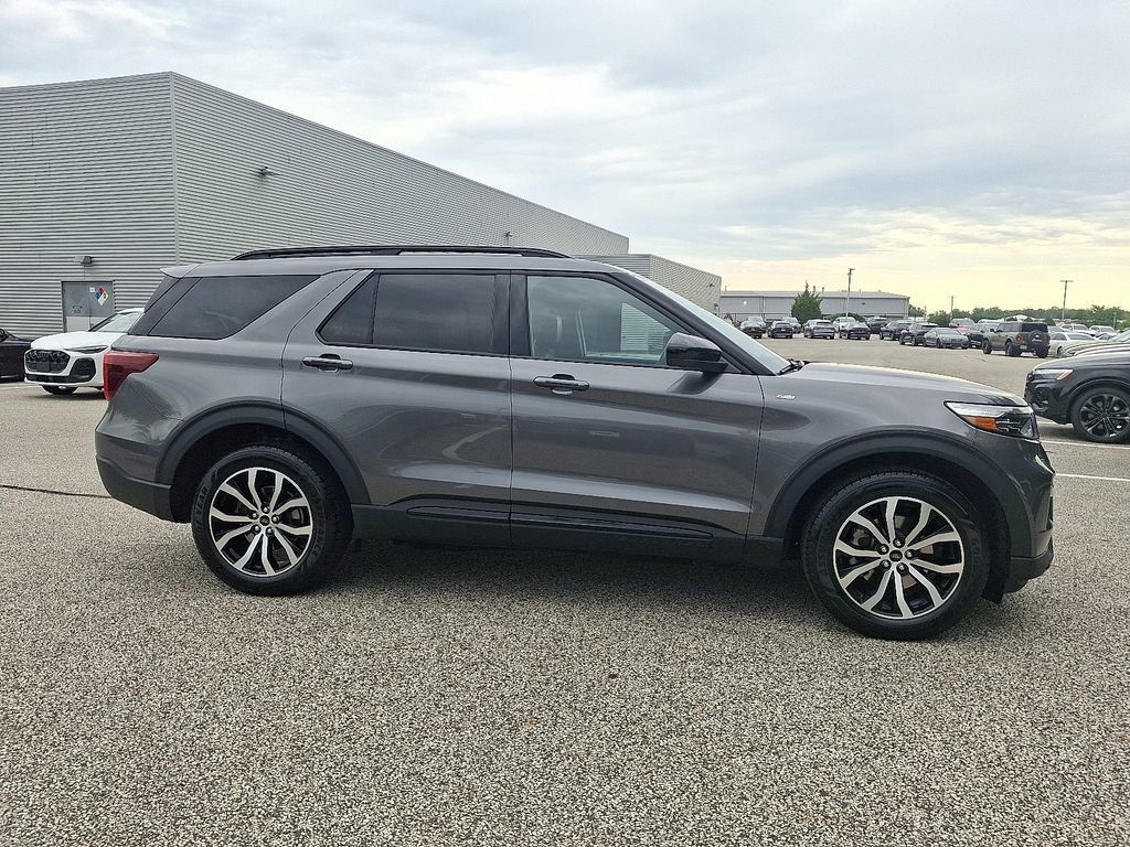 Used 2023 Ford Explorer ST-Line w/ Class IV Trailer Tow Package AWD/4WD image 7