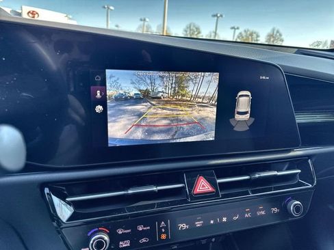 Used 2024 Kia Niro EX Touring image 26
