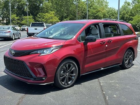 New 2026 Toyota Sienna XSE FWD image 2