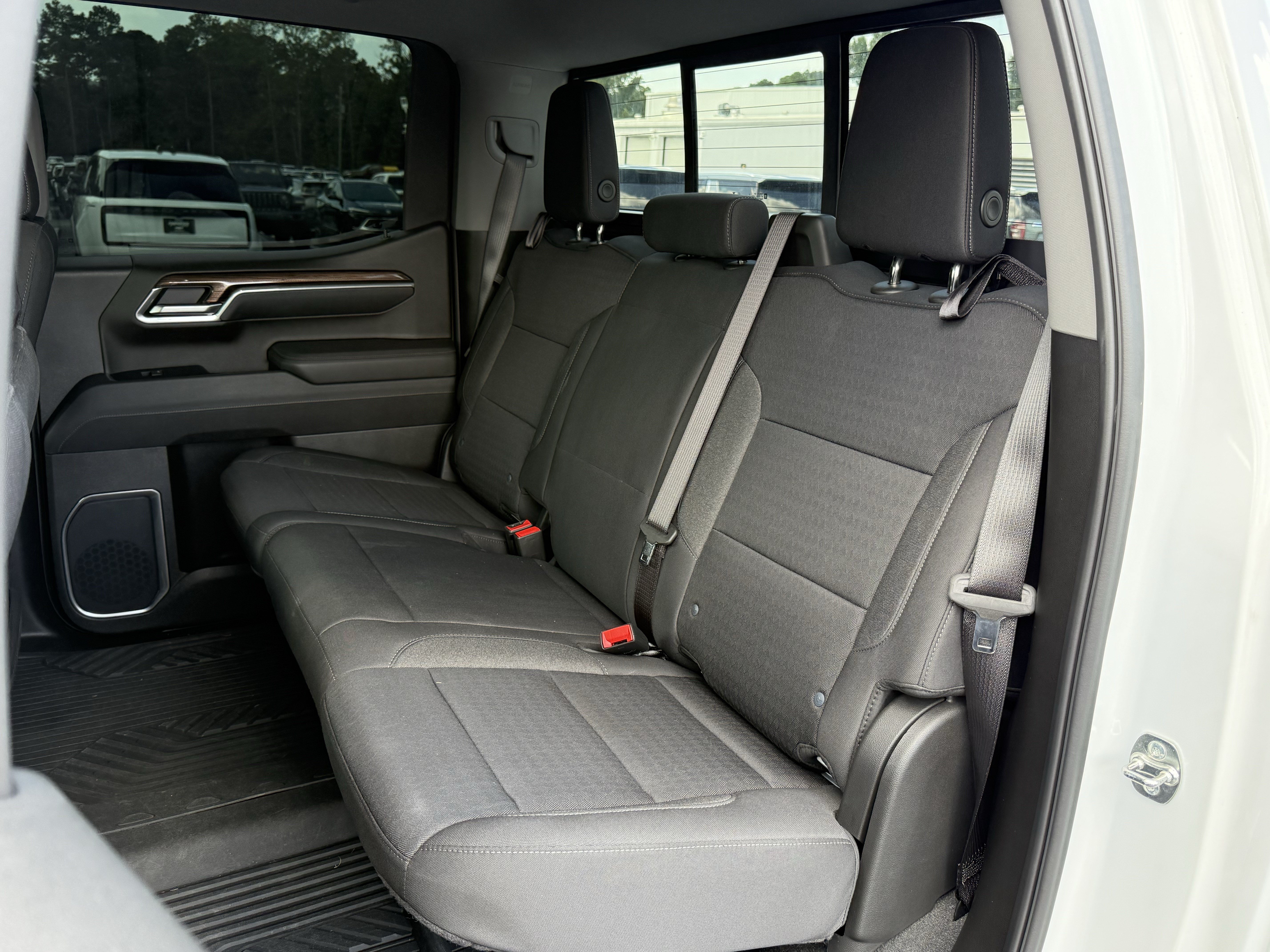 Used 2025 Chevrolet Silverado 1500 LT Trail Boss w/ Convenience Package II AWD/4WD image 33