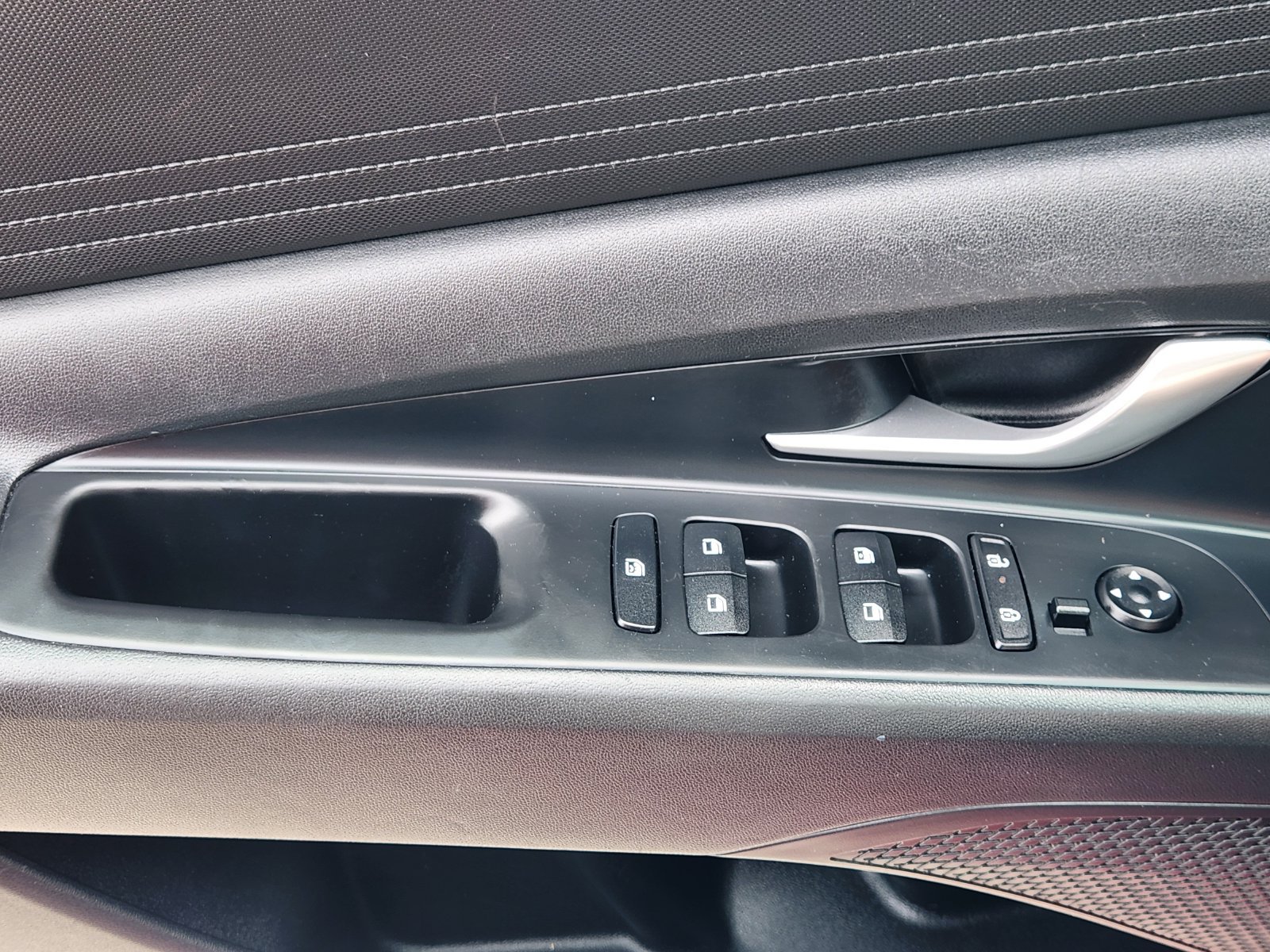 Used 2024 Hyundai Elantra SEL FWD image 24