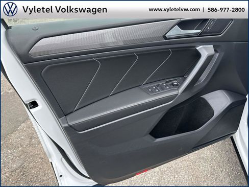 Certified 2022 Volkswagen Tiguan SE image 16