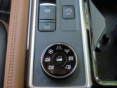 Used 2024 Nissan Pathfinder Platinum w/ Cargo Package AWD/4WD image 11