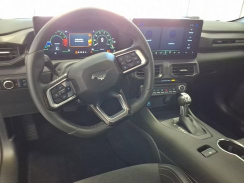 Used 2025 Ford Mustang Coupe RWD image 13